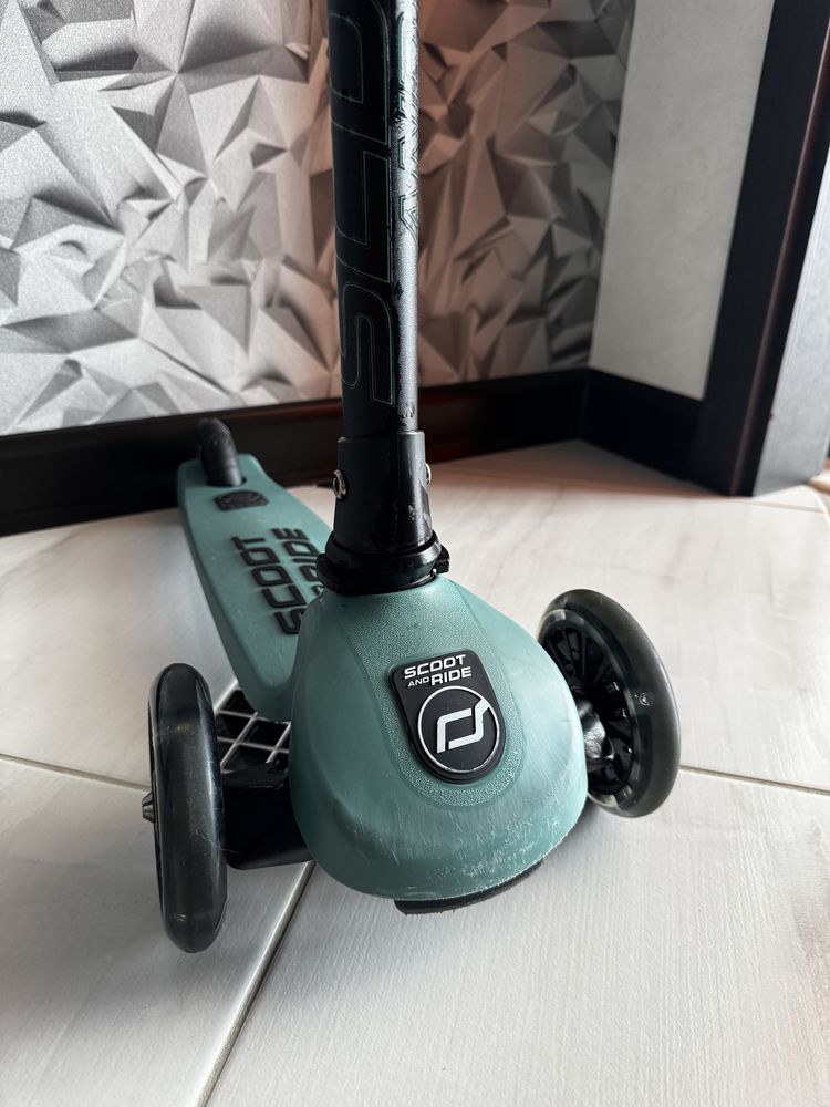 Самокат scoot and ride