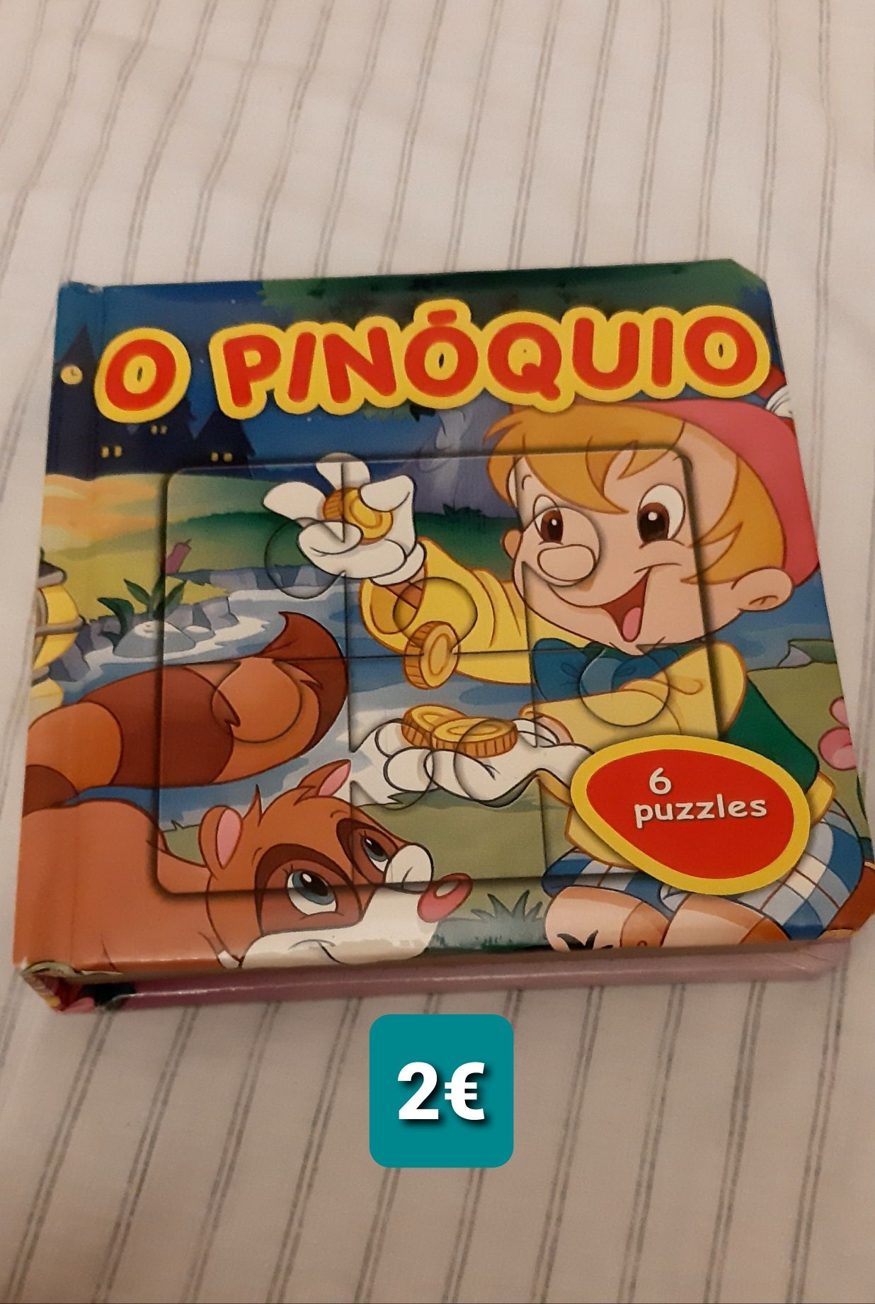 Livro com história do Pinóquio