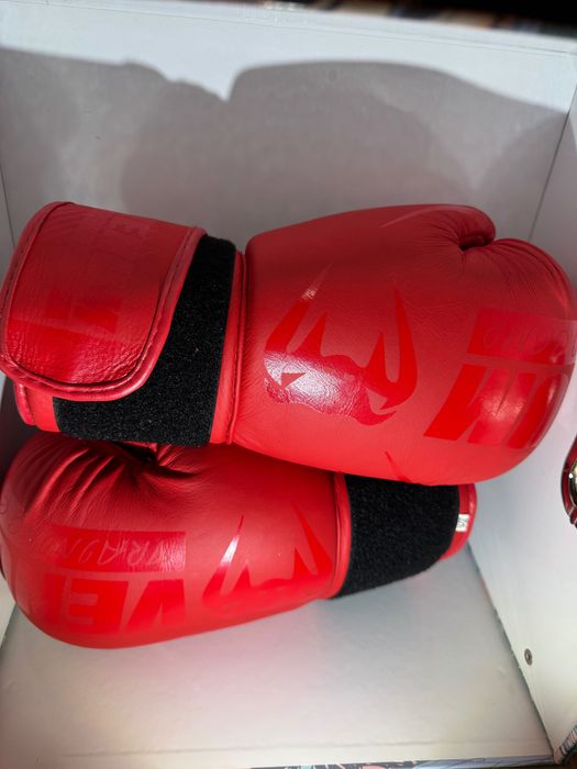 Кожаные боксерские перчатки Venum 14 унций
