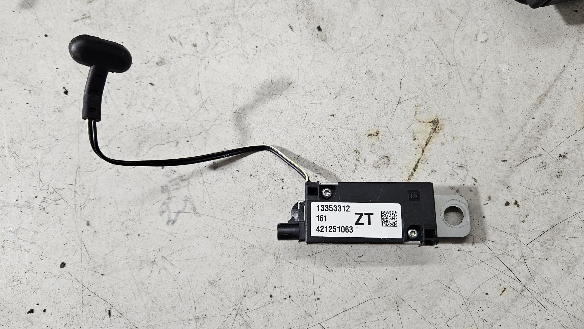 Wzmacniacz radia anteny opel astra j IV 4 ZT antenowy