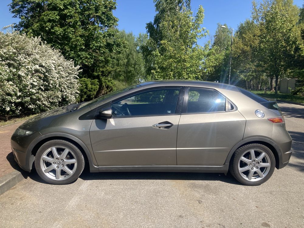 Honda Civic Ufo 2006 1,8 140KM