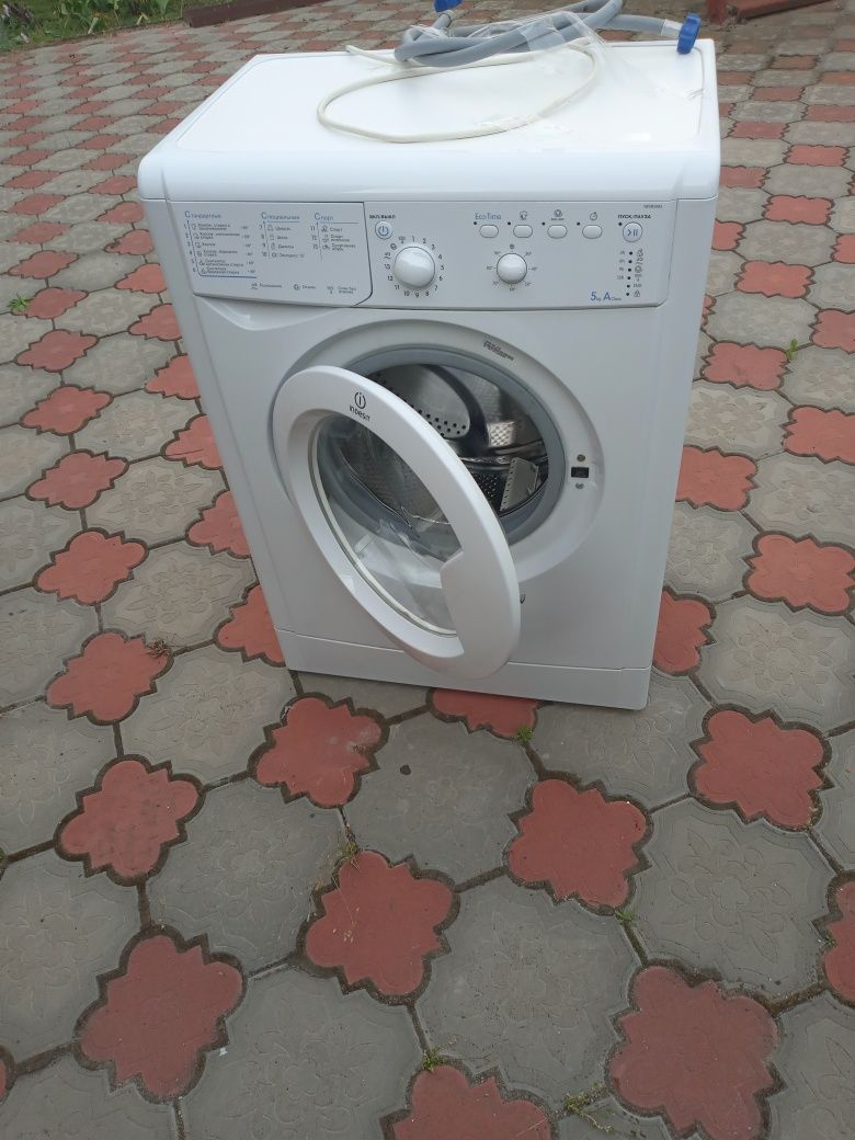Продам стиральную машинку Indesit