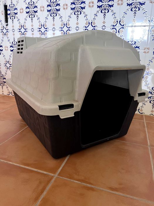 Casota em Plástico para Cão ou Gato – Leve e Durável