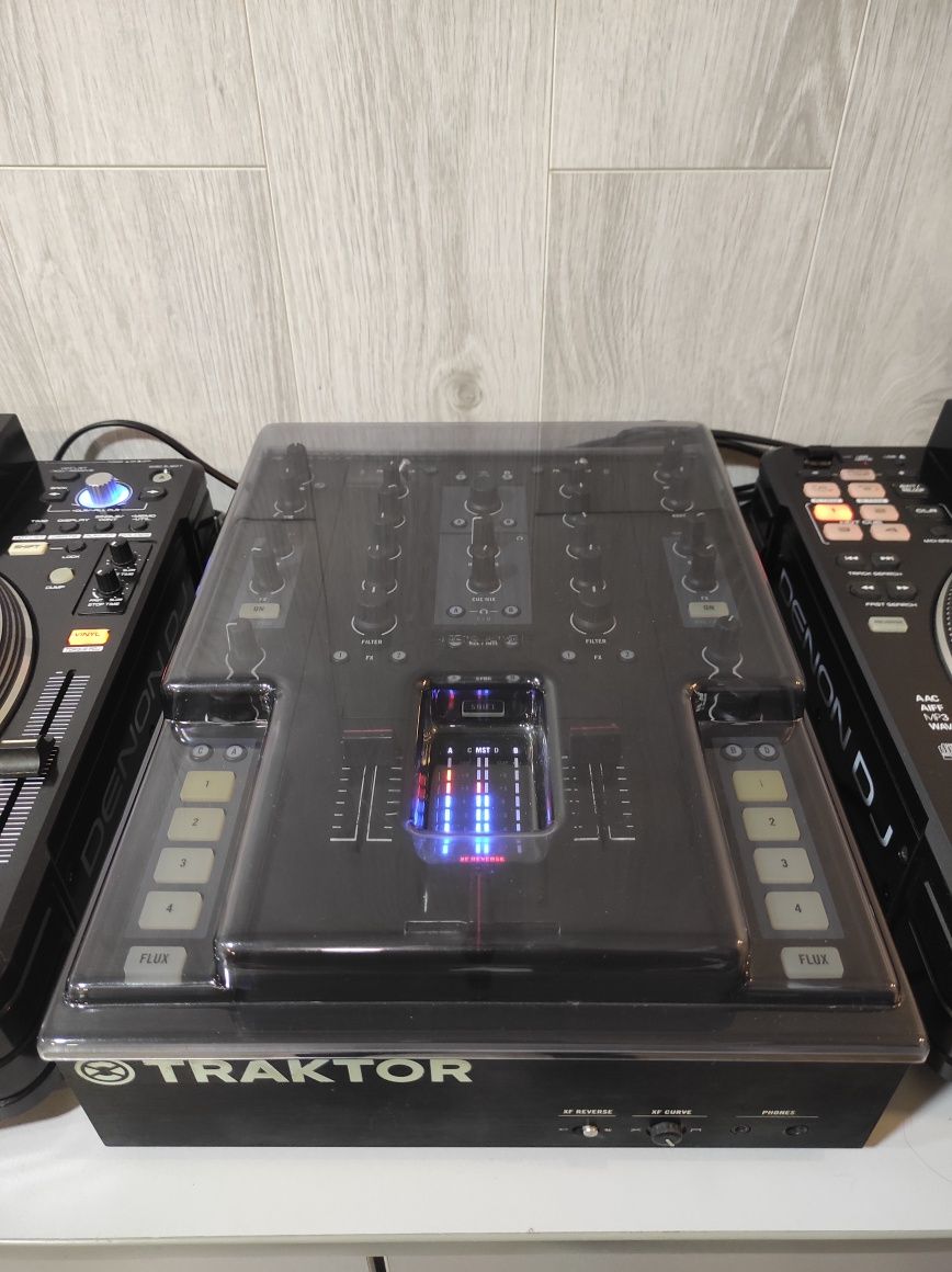 DJ микшер Native instruments Traktor kontrol Z2