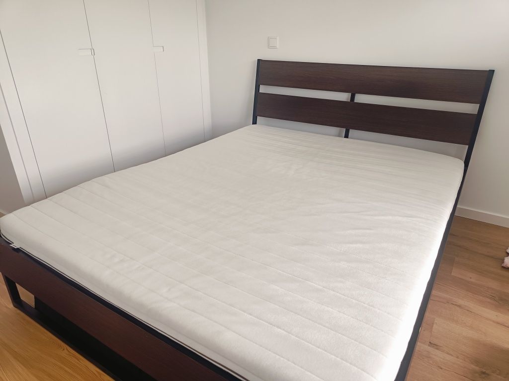 Cama com colchao