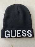 Zimowa czapka Guess czarna