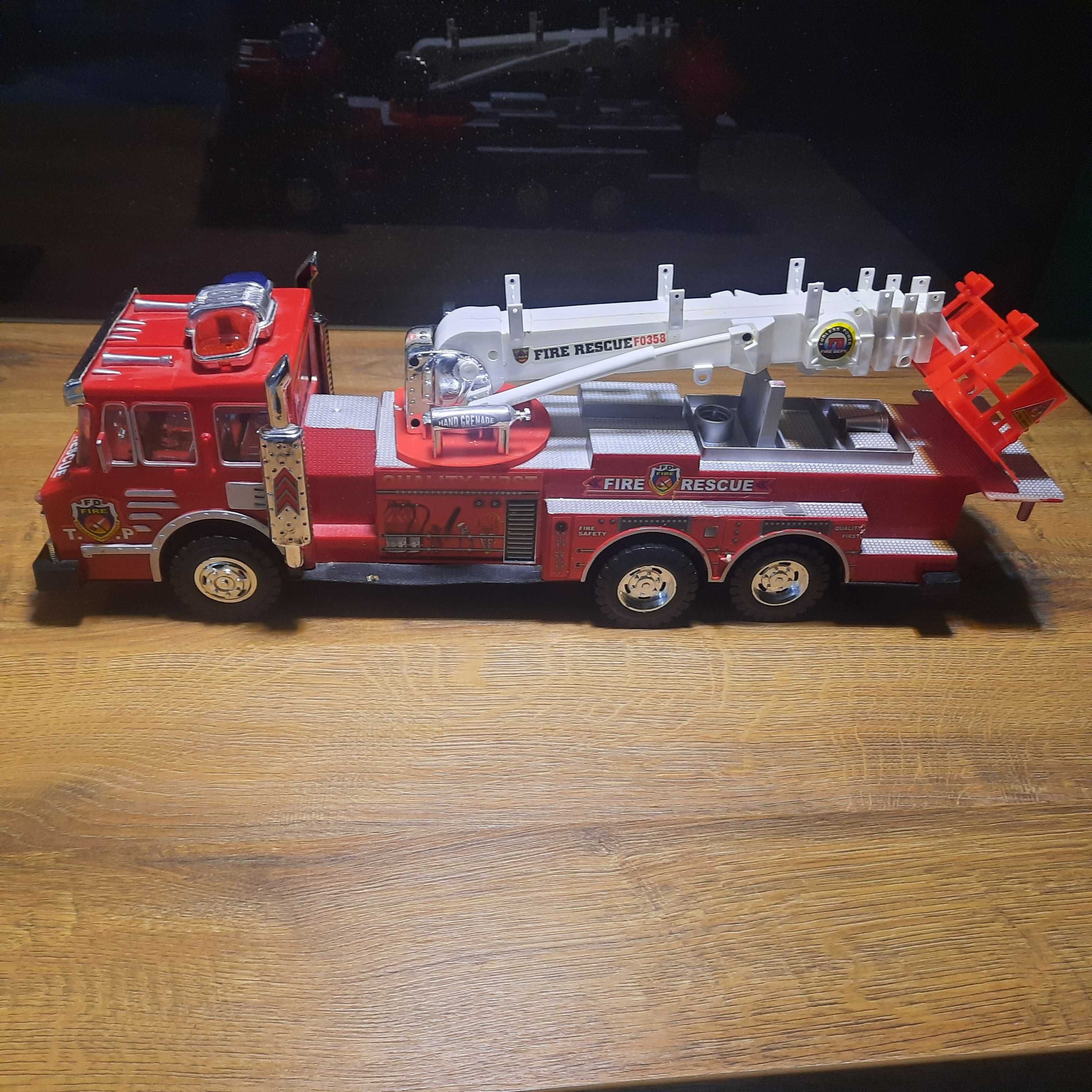 Wóz strażacki pojazd strażaka zabawka dla chłopca