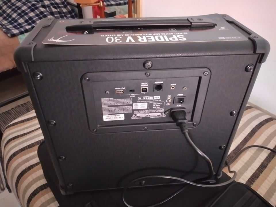 Vendo line 6 spider 30 watts