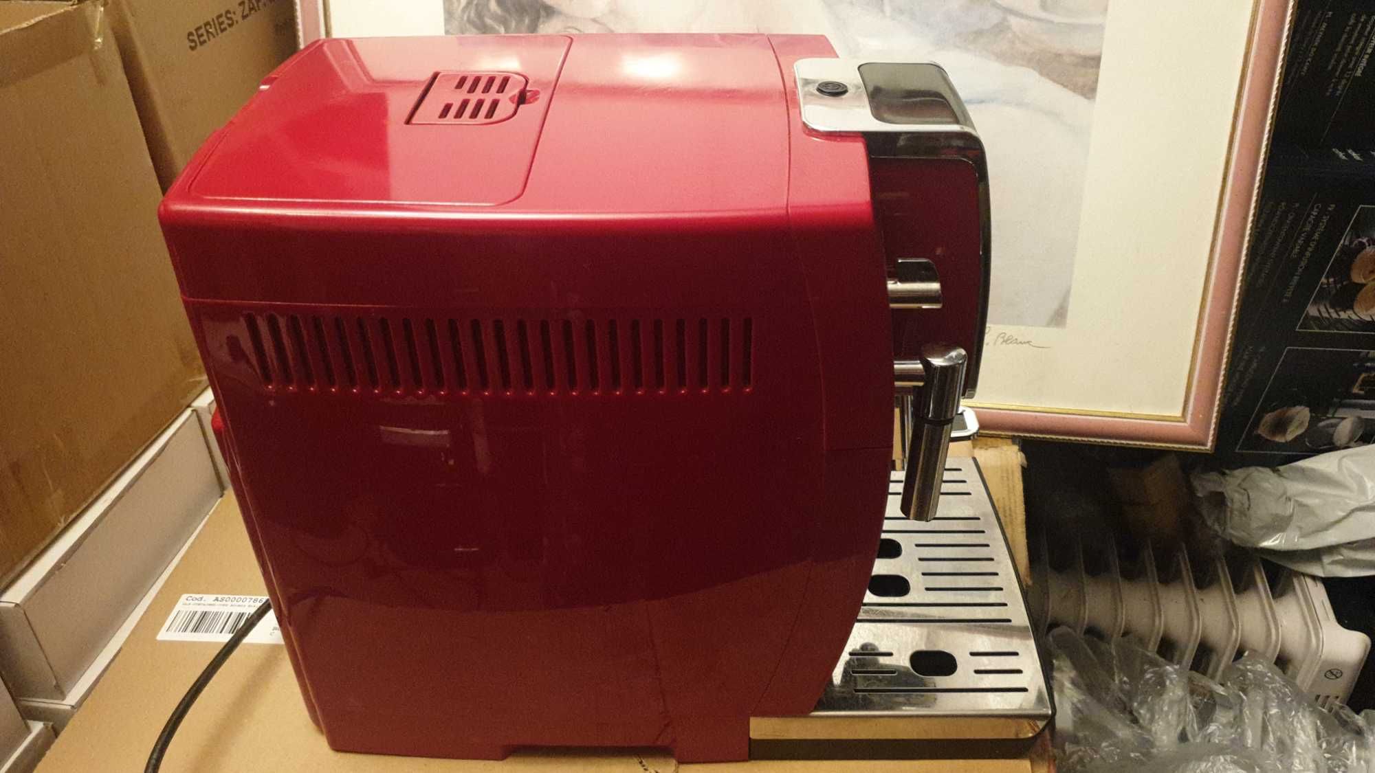 Кофемашина DeLonghi Dinamica  (витрина из Германии)