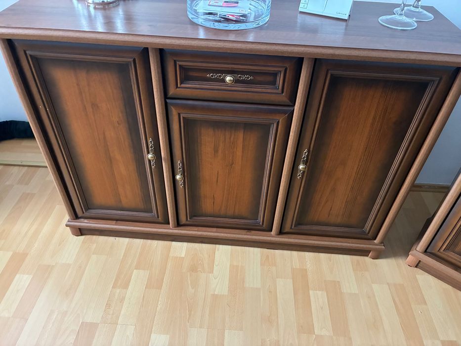 Sprzedam meble 2 komody stolik RTV, 2 sofy, stół +6 krzeseł