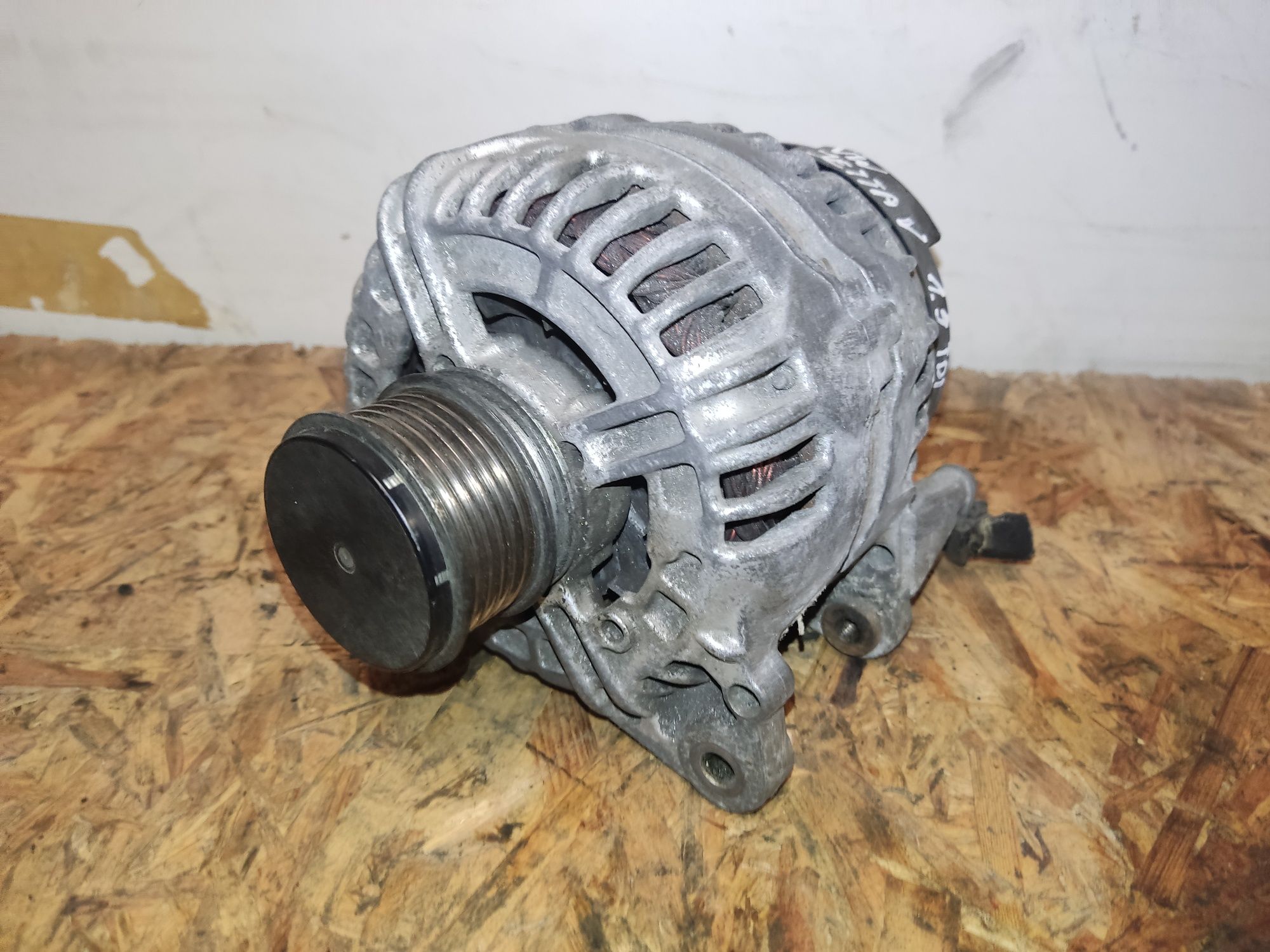 Alternator 140a Bosch VW Golf V 5 / Jetta V 5 1.9 TDI Bdb Stan Org Eu