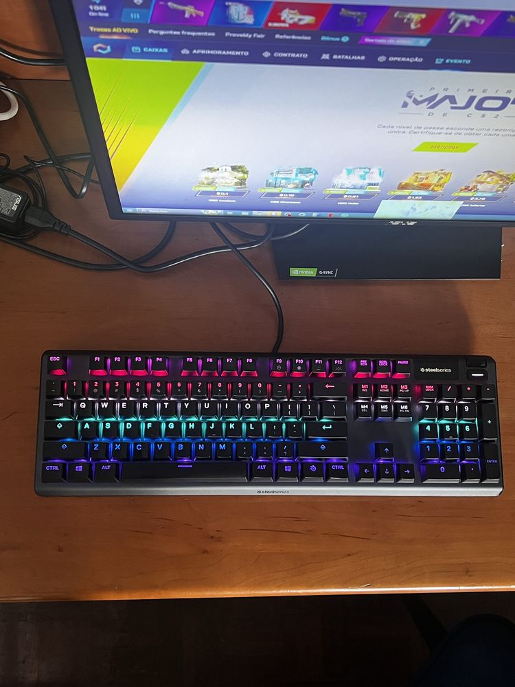 Teclado Steelseries Apex5 gaming