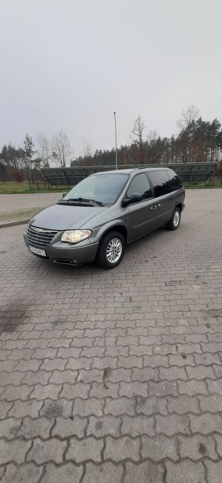 Samochód jest w bardzo dobrym stanie, silnik 2.8 diesel automat. W sam