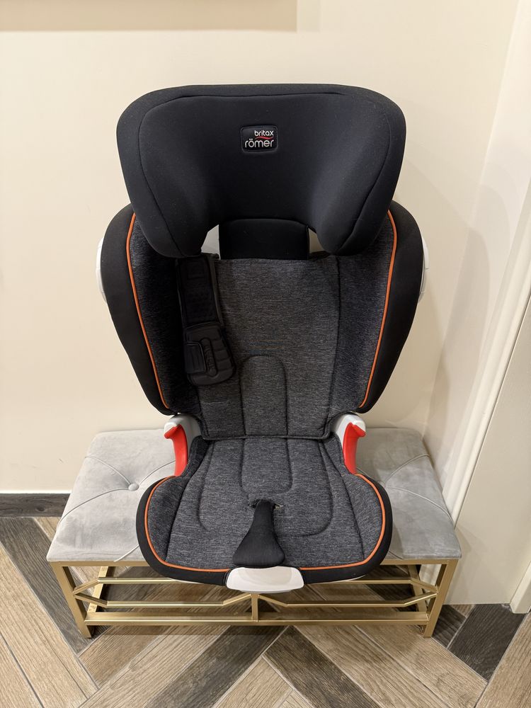 Автокресло фирмы Britax-Romer KIDFIX II Sict