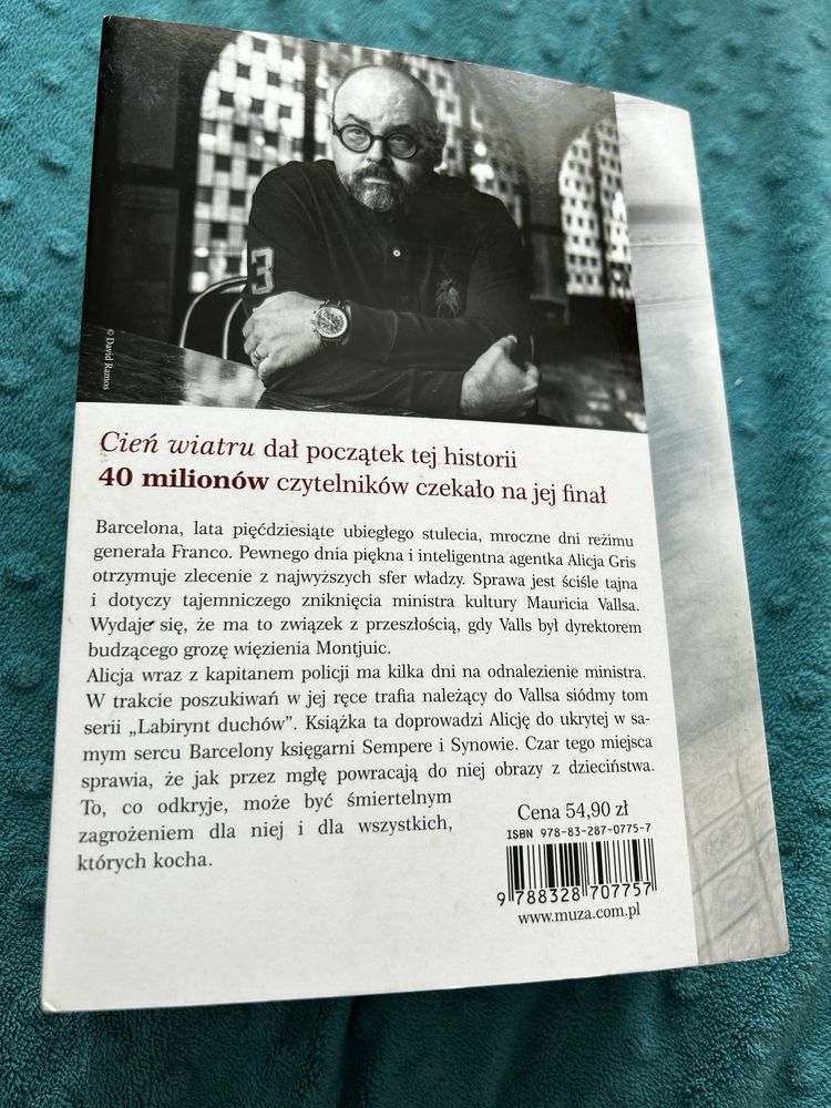 Labirynt duchów / Carlos Ruiz Zafon