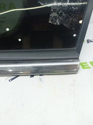 Боковая форточка хром правая JEEP CHEROKEE 14- 68224804AA