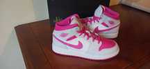 (r. 38,5) Nowe buty damskie Nike Air Jordan 1 Mid GS Pink FD8780.-500