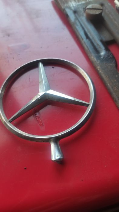 Stary znaczek Mercedes