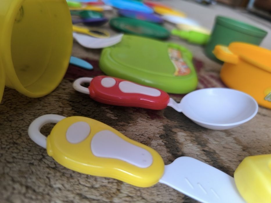 Фрукти, овочі, дитяча посуда іграшкова