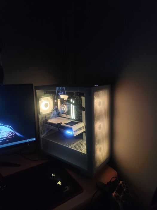 PC gamer | Ryzen 7 7700 | 9060 XT | 32gb | 1tb
