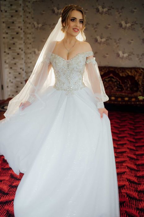 Весільне плаття  оригінальне в ідеальному стані