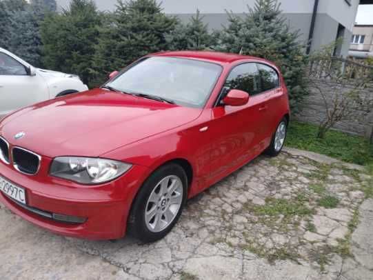 Samochód BMW serii 1 uszkodzone