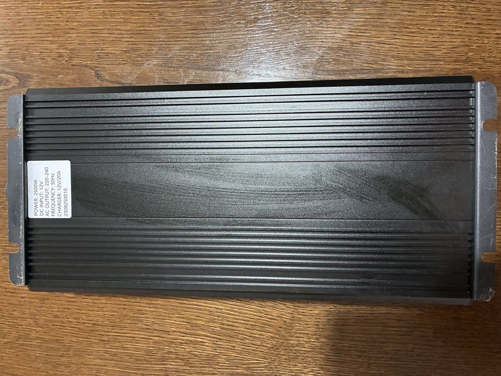 Инвертор Pure Sine Wave 2500W (пик 5000W) с зарядным устройством