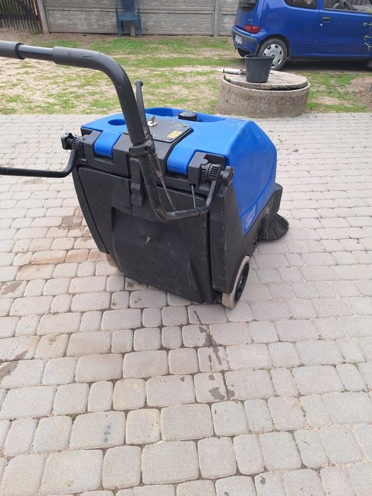 Zamiatarka spalinowa