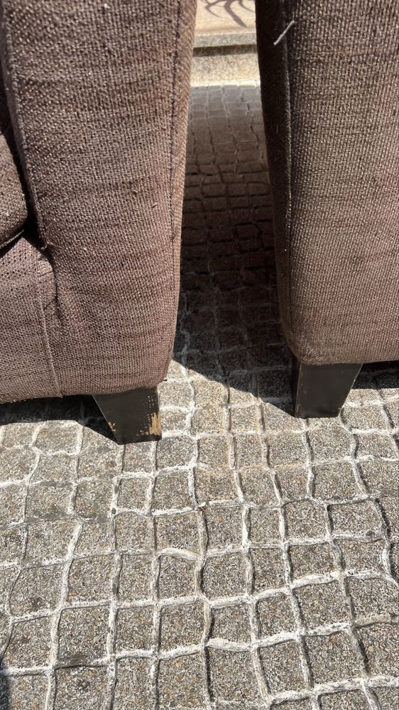 Poltronas castanhas