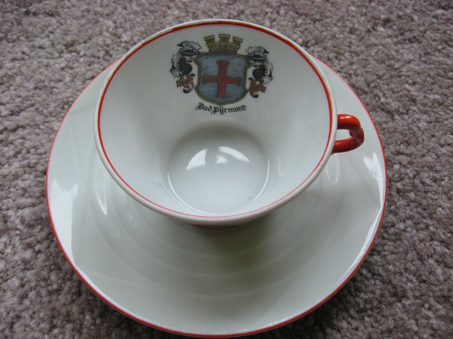 Ozdobna filiżanka z herbem Bad Pyrmont i talerzyk PL Czechoslovakia