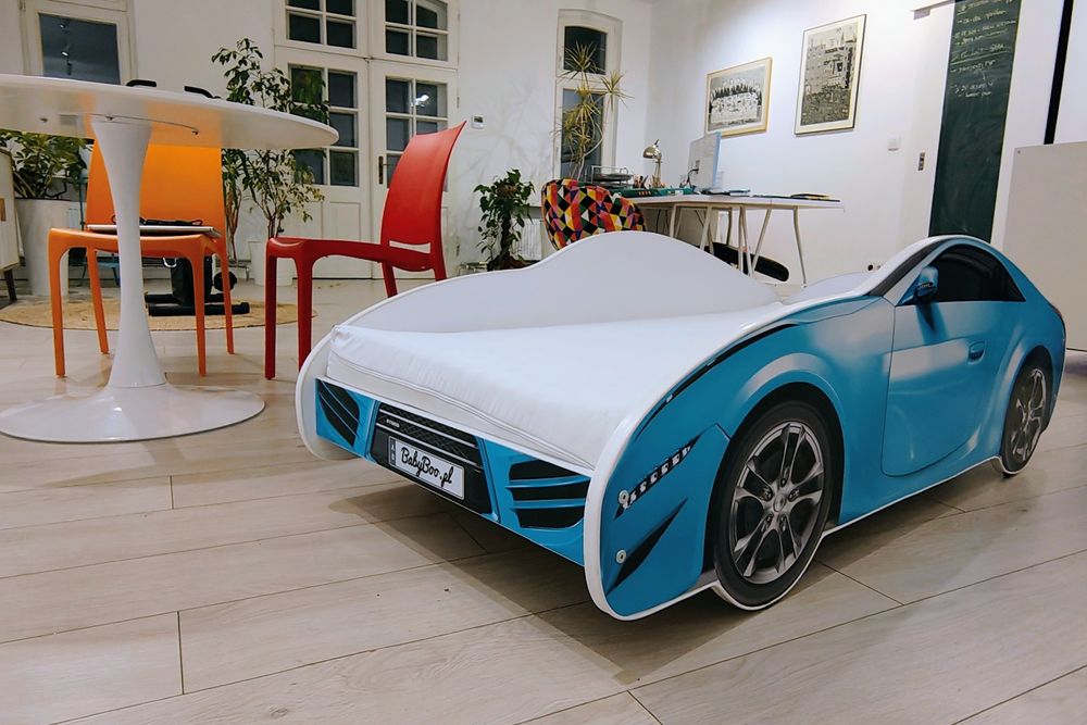 Łóżeczko w formie auta_samochodu 160x80 z materacem lateksowym