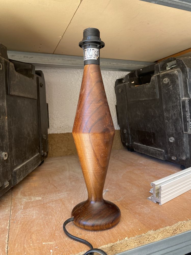 Suporte castanho pequeno