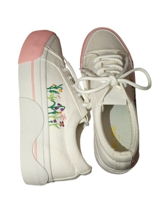 Кеди на платформі