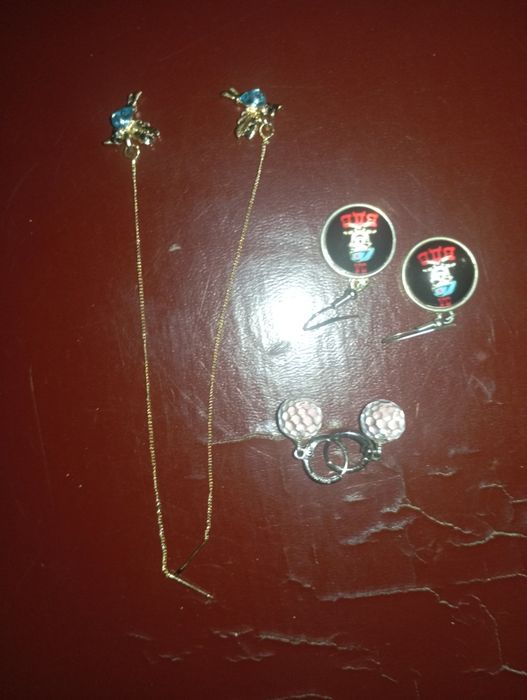 Продам срочно по 3 х пары Серьги