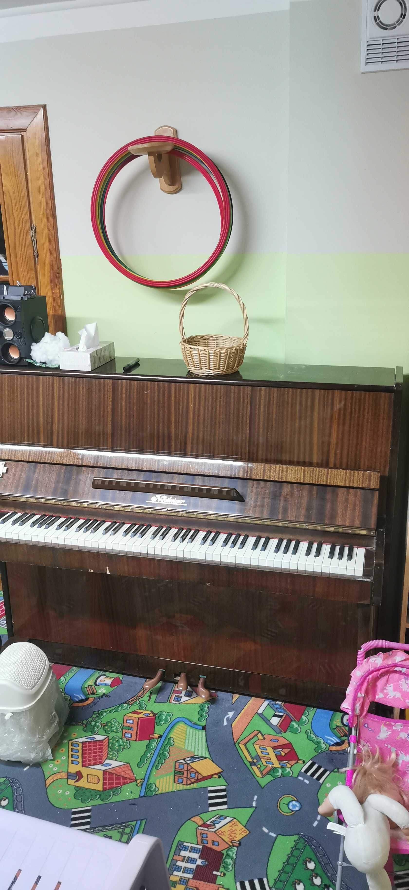 Pianino ok 30 l świeżo nastrojone ( chyba rosyjskie)