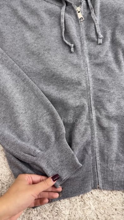 Жіночий вʼязаний костюм