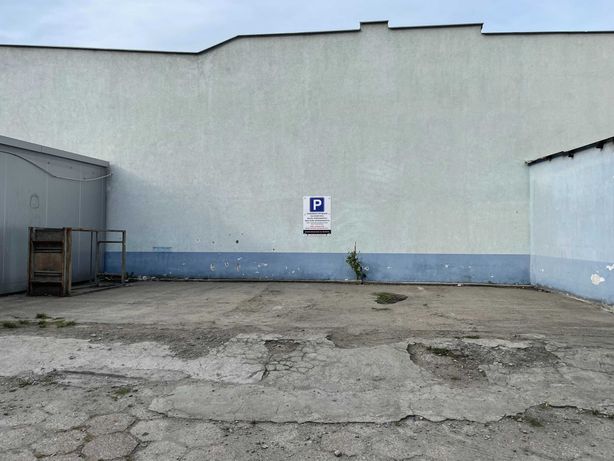 Miejsce parkingowe przy ul. Warszawskiej 13