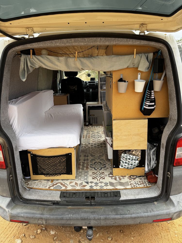 VW T5 Transporter convertido em Camper