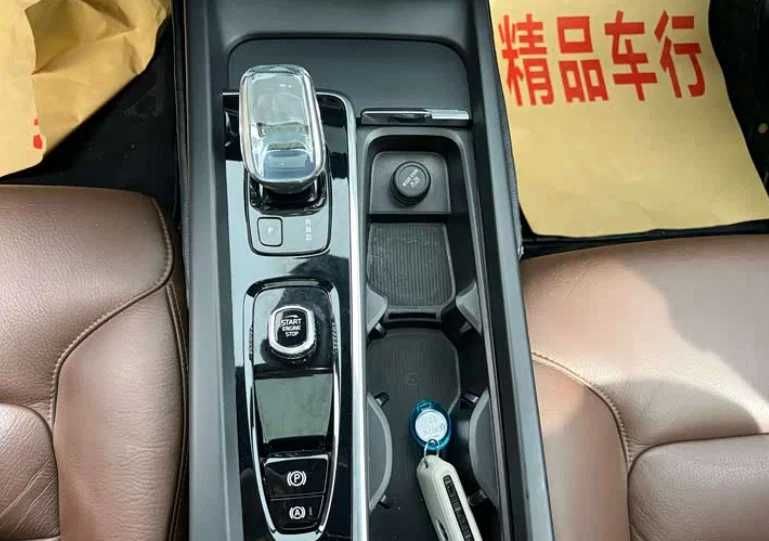 Volvo XC60 2022 року