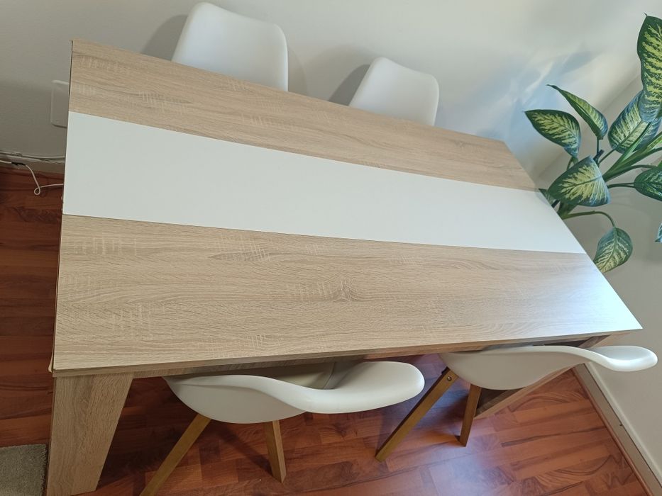 Mesa de jantar em ótimo estado