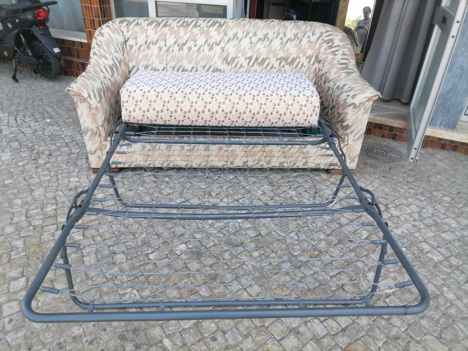 Vendo um sofá cama