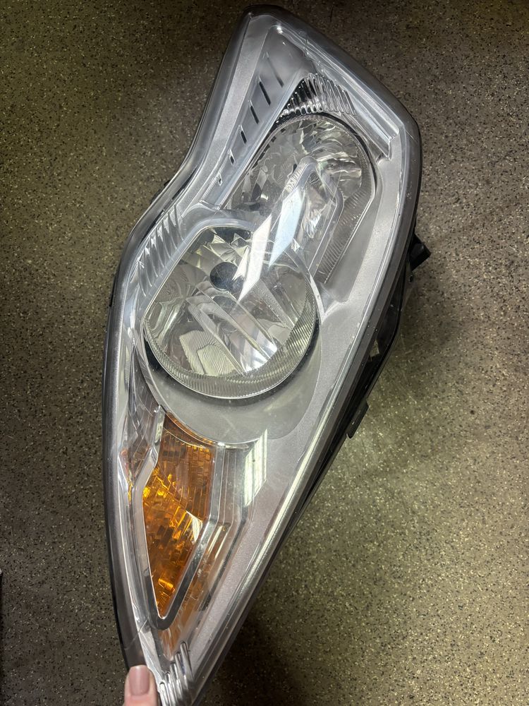 Lampa przód Ford Focus 1.4 - 2.5 H7 H1