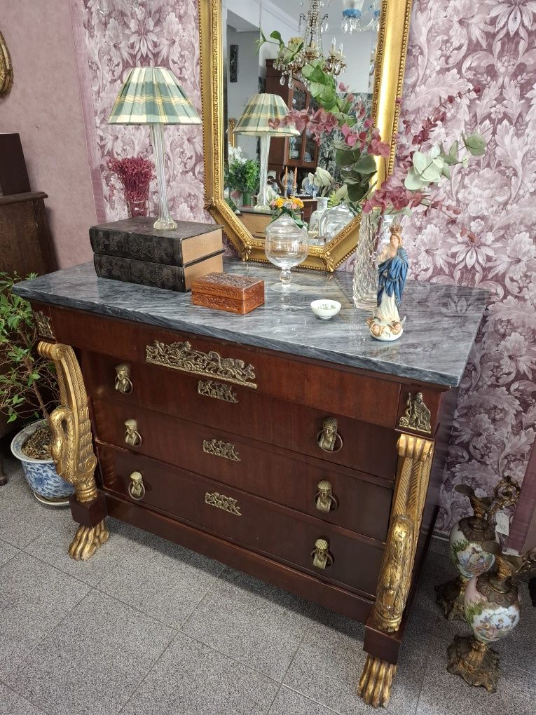 Cómoda Estilo Império. Oferecemos a entrega.