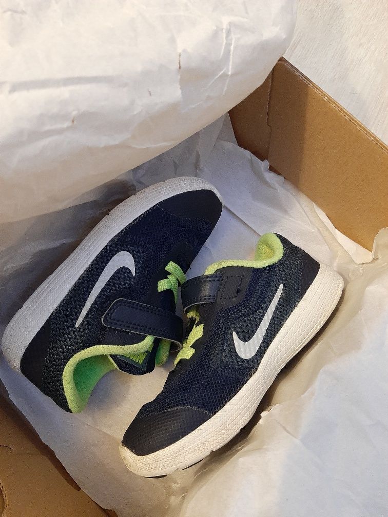 Buty buciki chłopięce marki Nike. Rozmiar 25