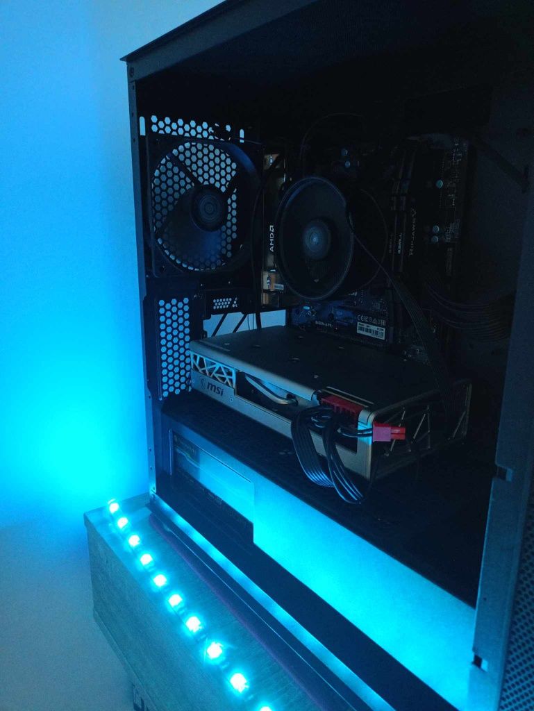 Komputer gamingowy, Monitor 180hz i myszka Logitech G pro Superlight