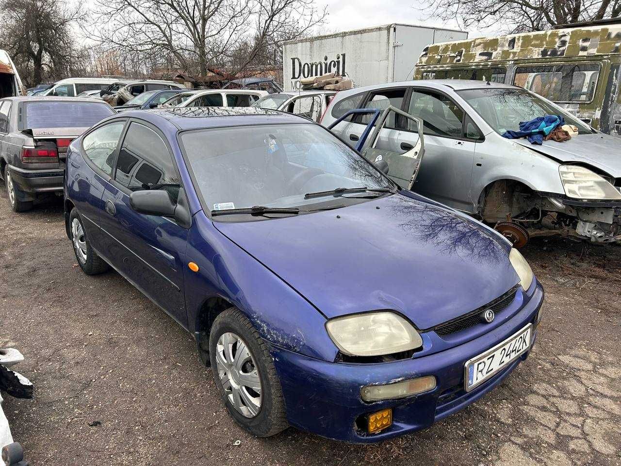 Мазда 323 1994г / Mazda 323 1.5 бензин на запчасти