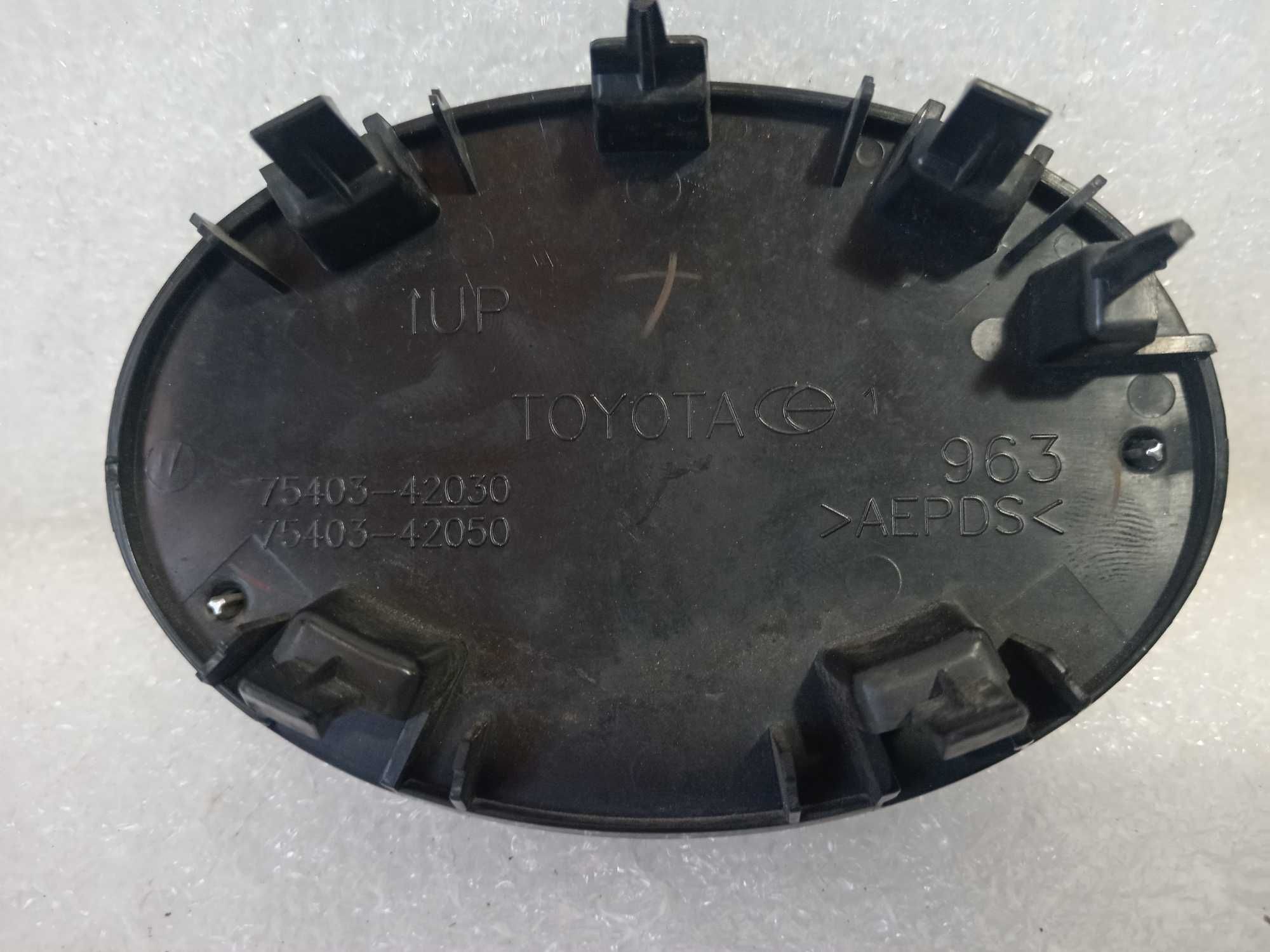 Емблема логотип дверей багажника Toyota Rav4 13-18 hybrid 7540342030