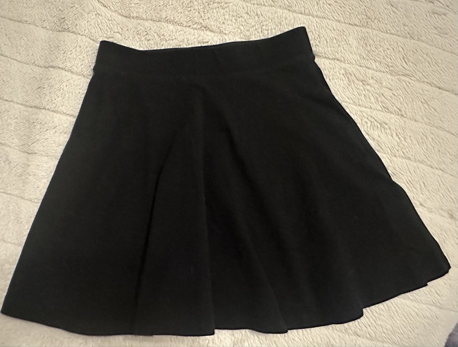 Czarna spodnicxka H&M rizm.146