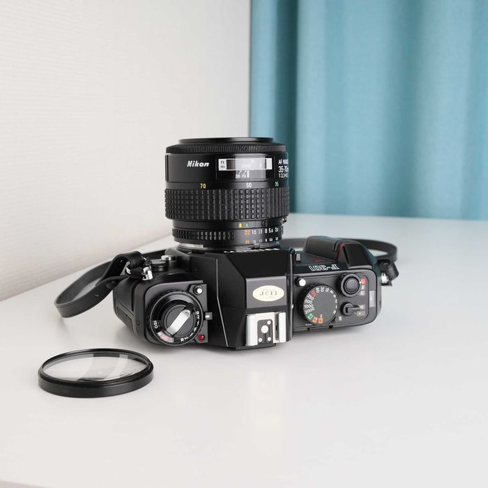 Nikon F-301 (N2000) + Nikkor 35-70 mm f/3.3-4.5 - Плівковий фотоапарат