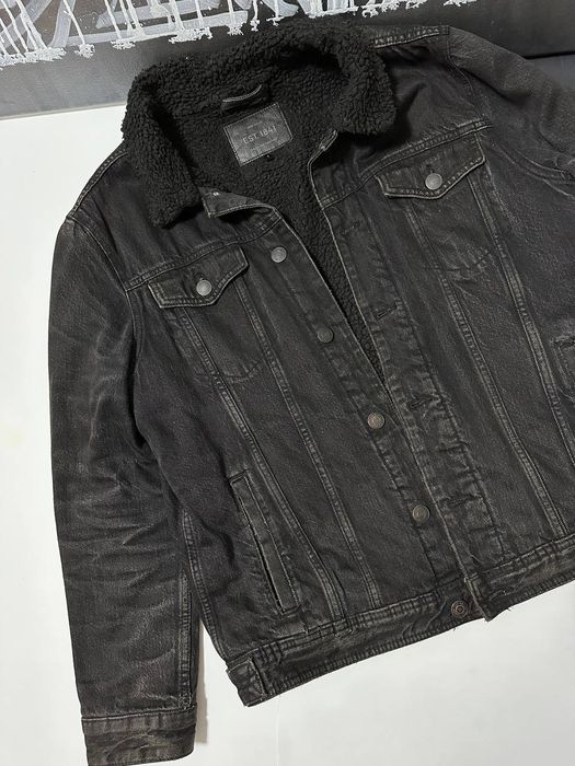 Утеплена чорна джинсовка